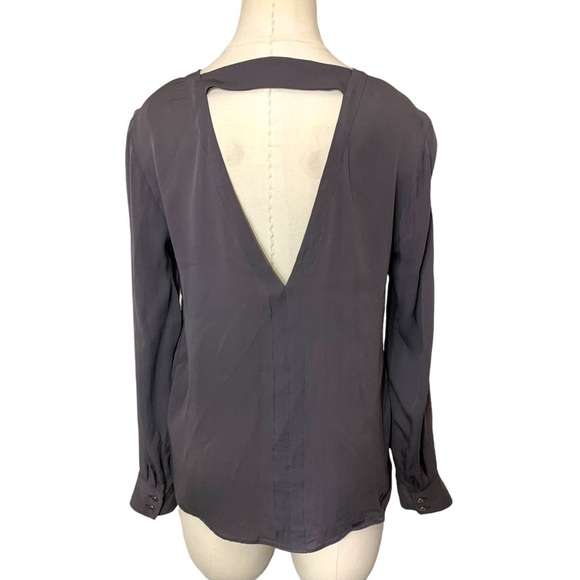 𝅺WILFRED Aritzia Silk Blouse Gray Crepe V Neck Front Back XS Classic Minimalist - Picture 3 of 9